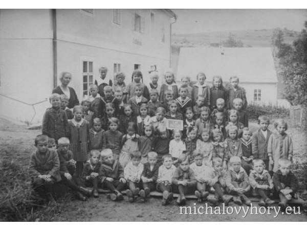 Školní foto ze školního roku 1927/1928